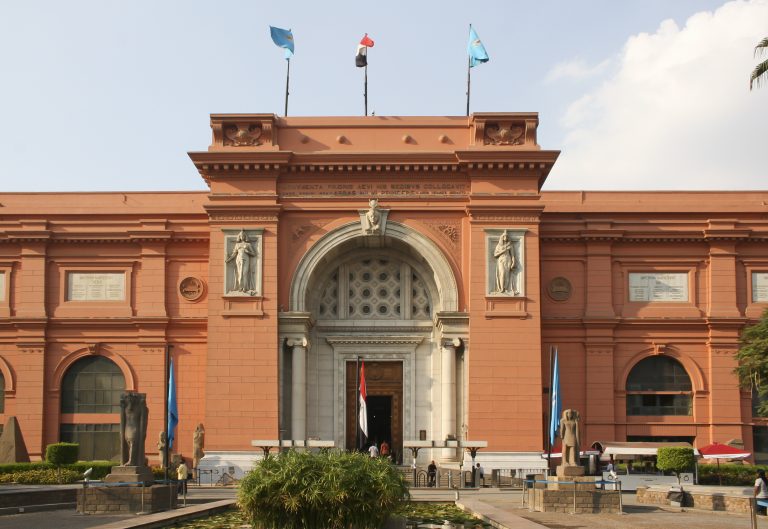 Facade_of_the_Egyptian_Museum,_Tahrir_Square,_Cairo,_Egypt1